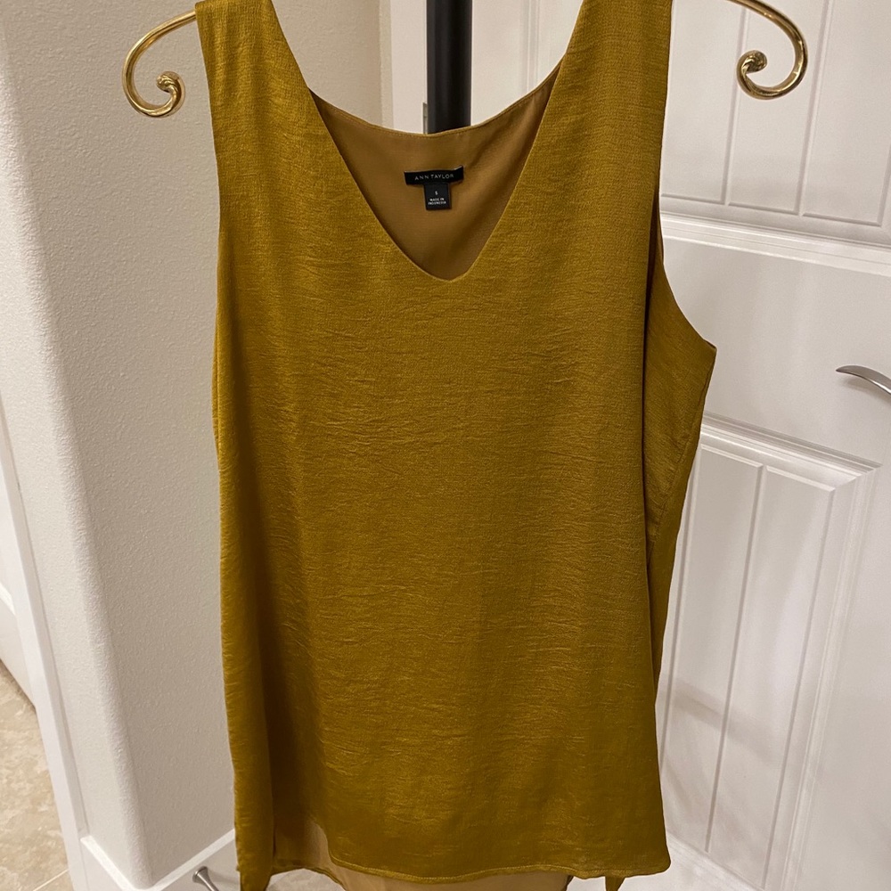 Sleeveless blouse